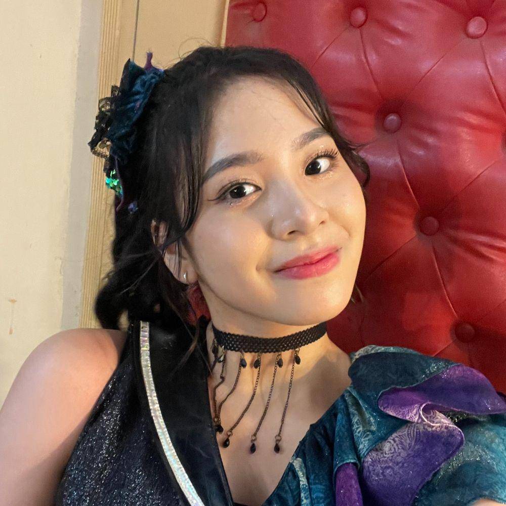 Zee JKT48 (twitter.com/A_ZeeJKT48)