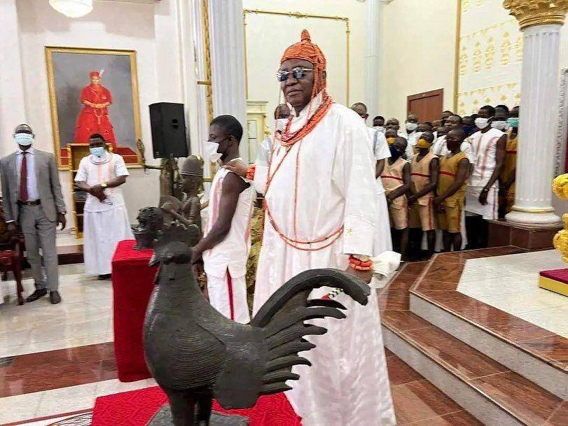 Pengembalian dua artefak di Kota Benin, Nigeria. (twitter.com/The Quest Times)