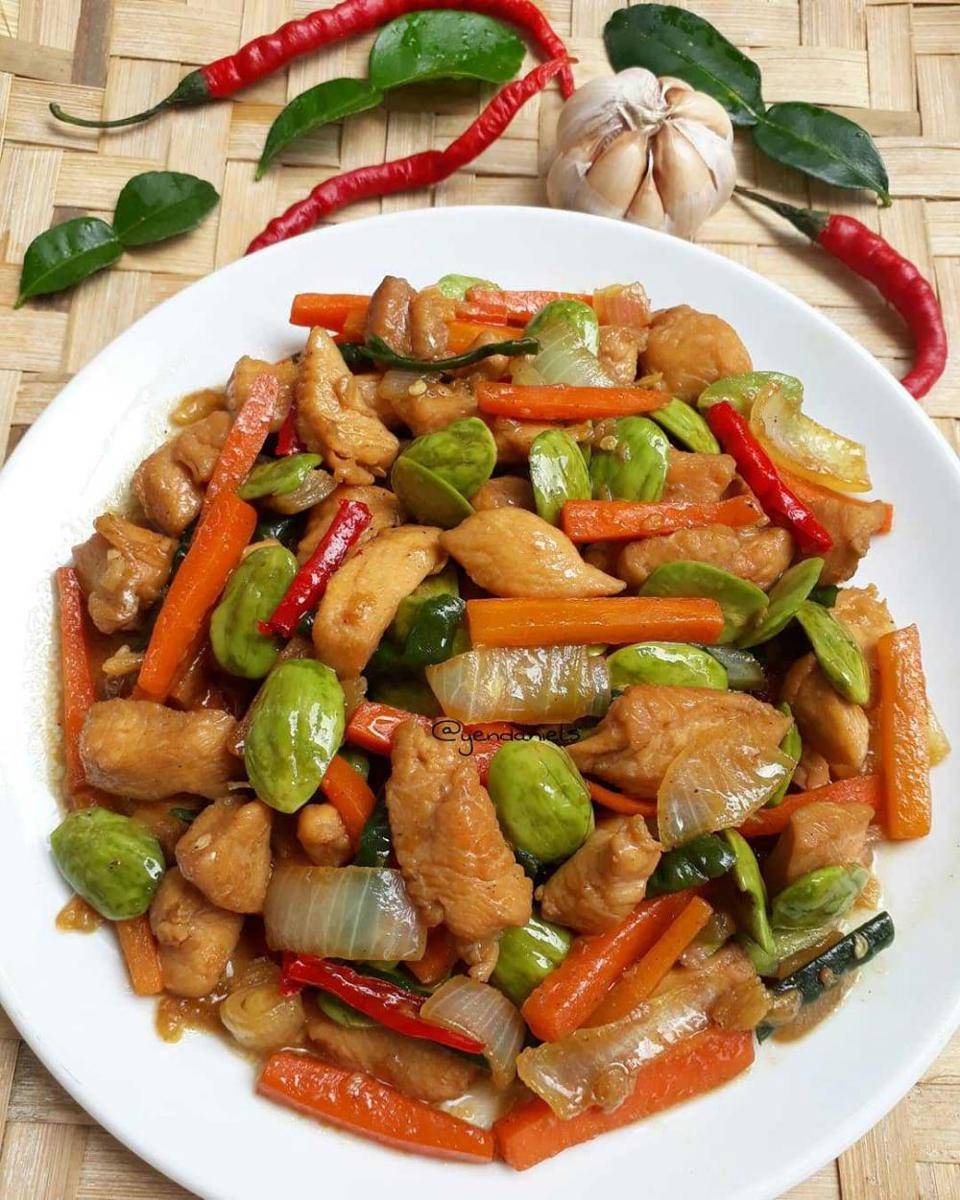 Olahan daging ayam (instagram.com/yendaniel)