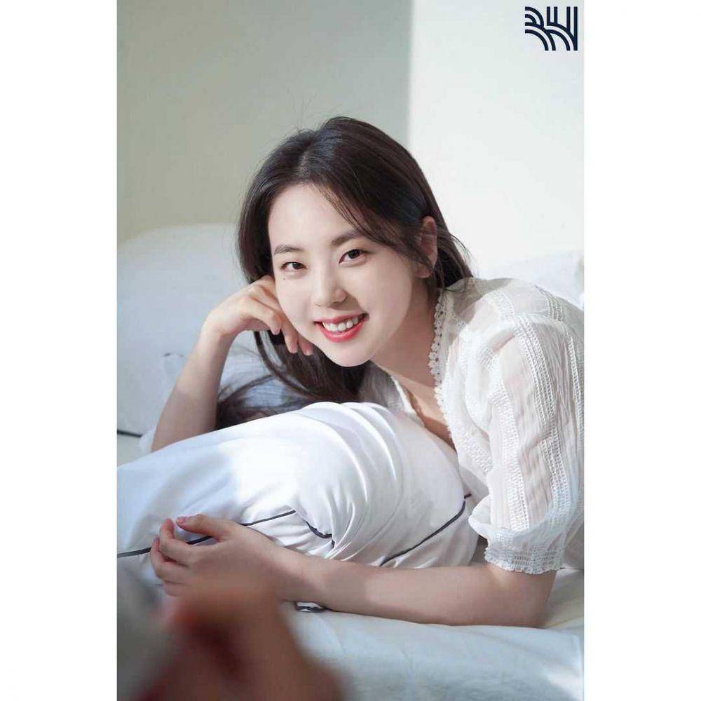 Ahn So Hee (instagram.com/bhent_official)