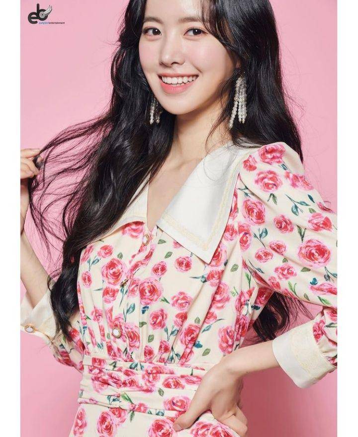 Jin Se Yeon (instagram.com/jinseyun.go)