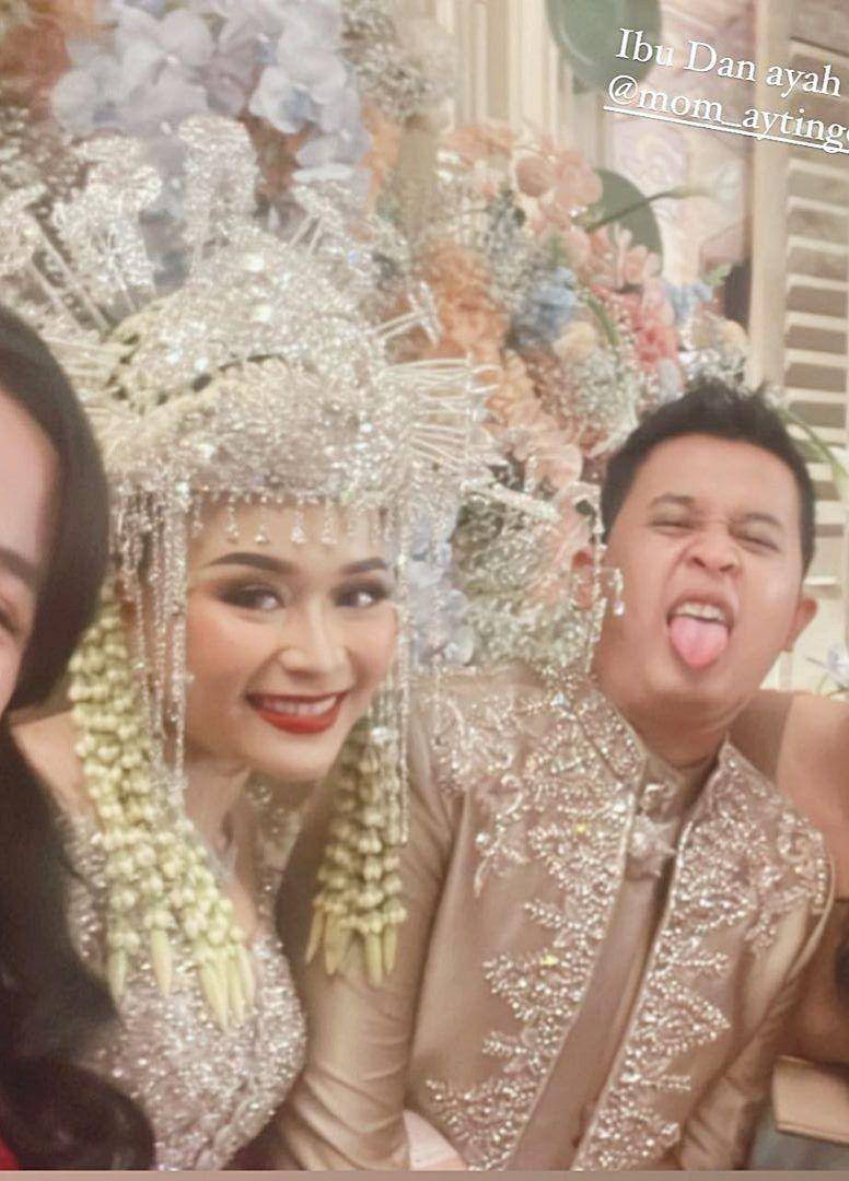 resepsi adik Ayu Ting Ting (instagram.com/anggyagrizelle )