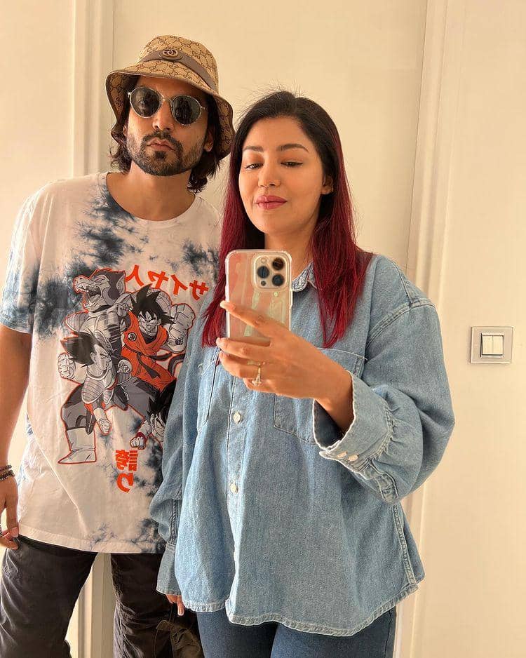 Gurmeet Choudhary dan istri (instagram.com/debinabon)