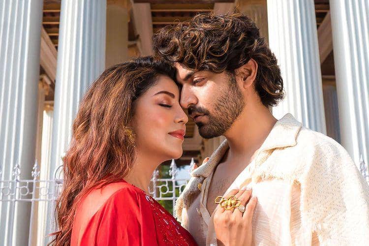 Gurmeet Choudhary dan istri (instagram.com/debinabon)