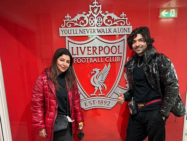 Gurmeet Choudhary dan istri (instagram.com/debinabon)