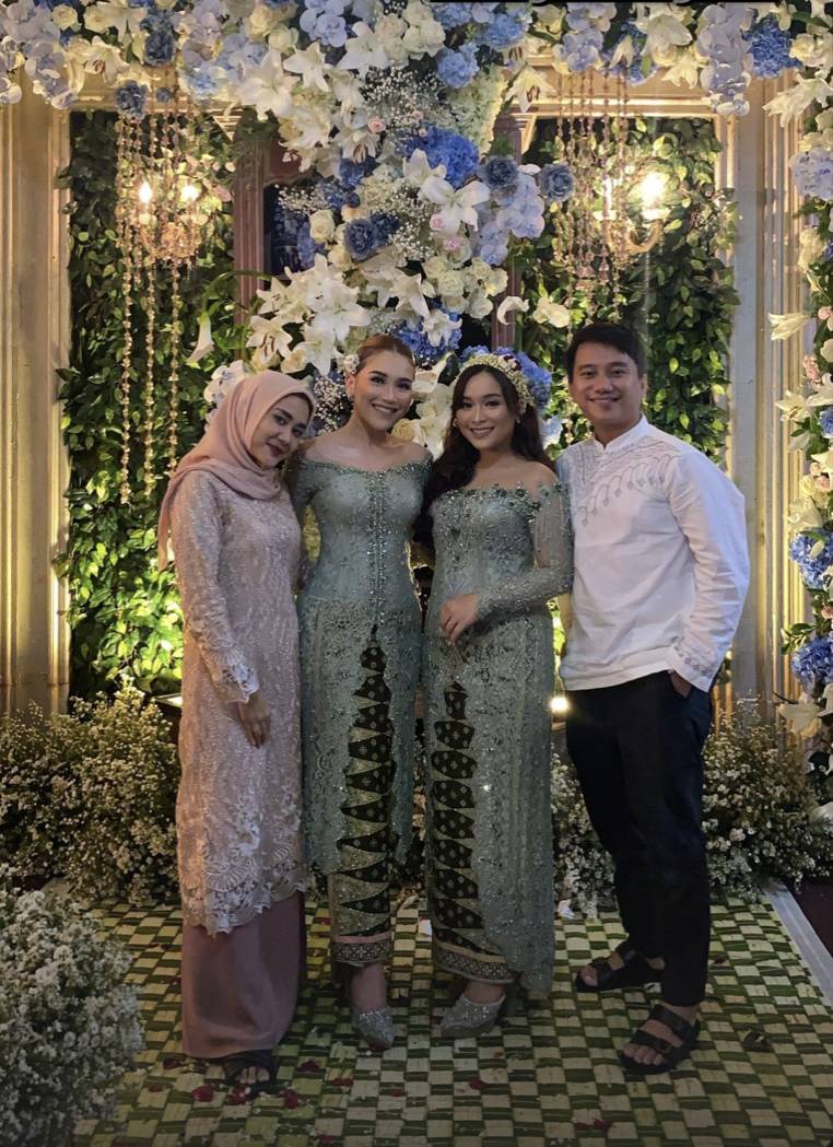 Baju dan makeup Syifa. (instagram.com/ayutingting92)