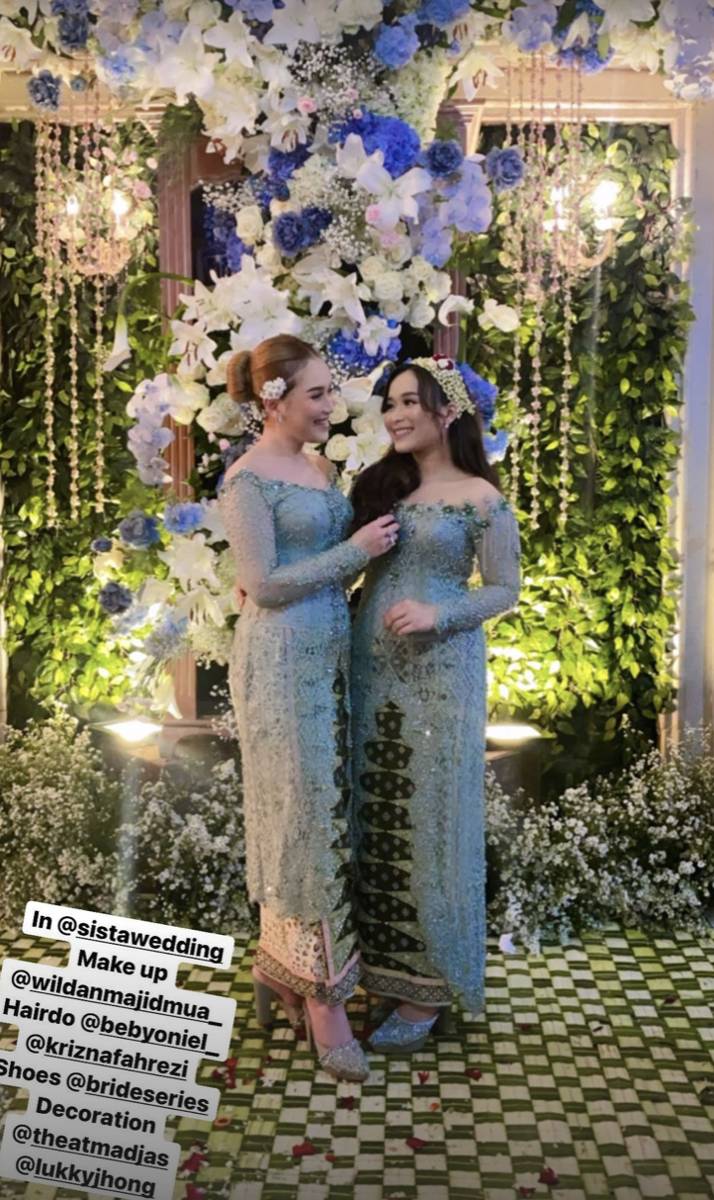 Baju dan makeup Syifa. (instagram.com/ayutingting92)