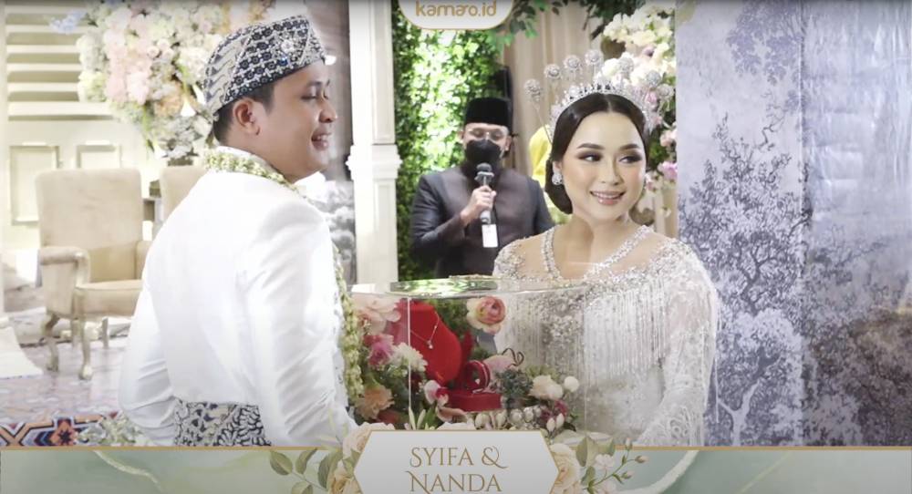 Baju dan makeup akad Syifa. (youtube.com/Assyifa Nuraini)