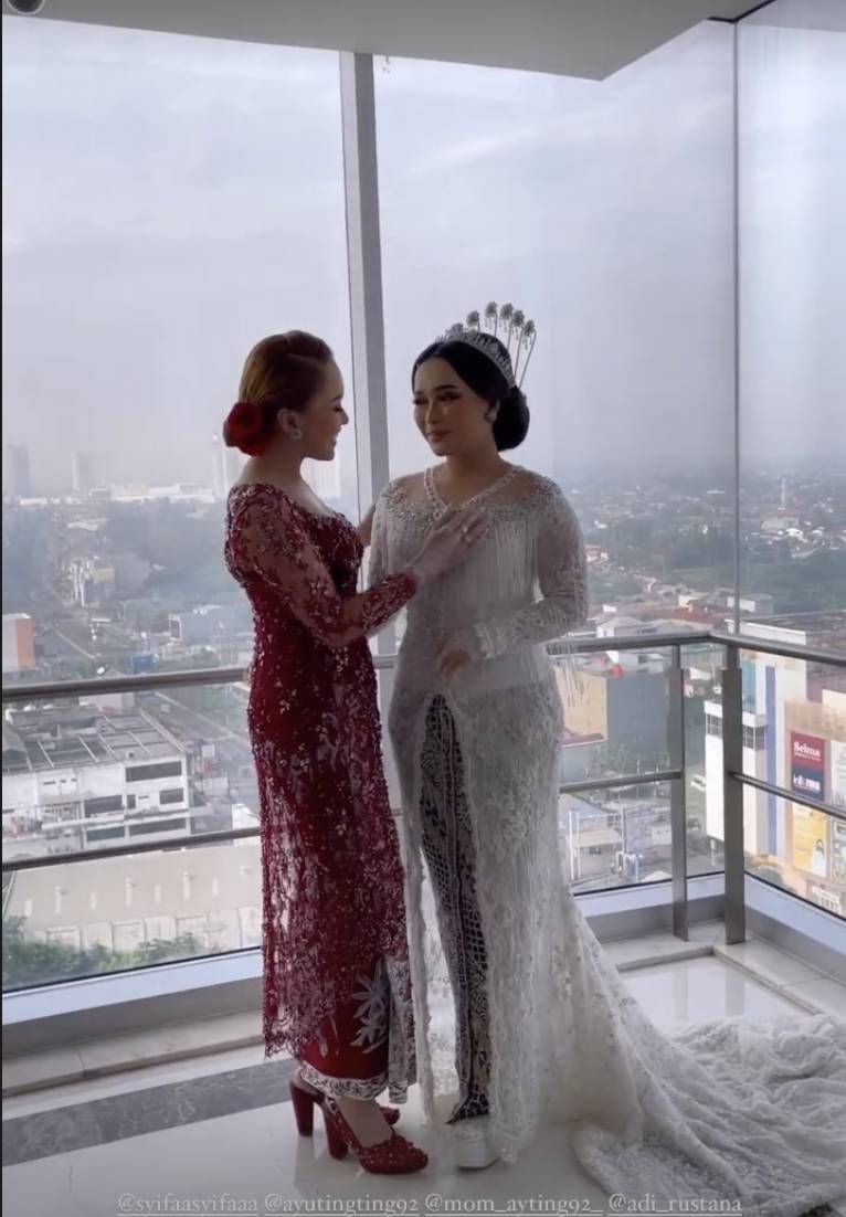 Baju dan makeup akad Syifa. (instagram.com/bebyoniel)