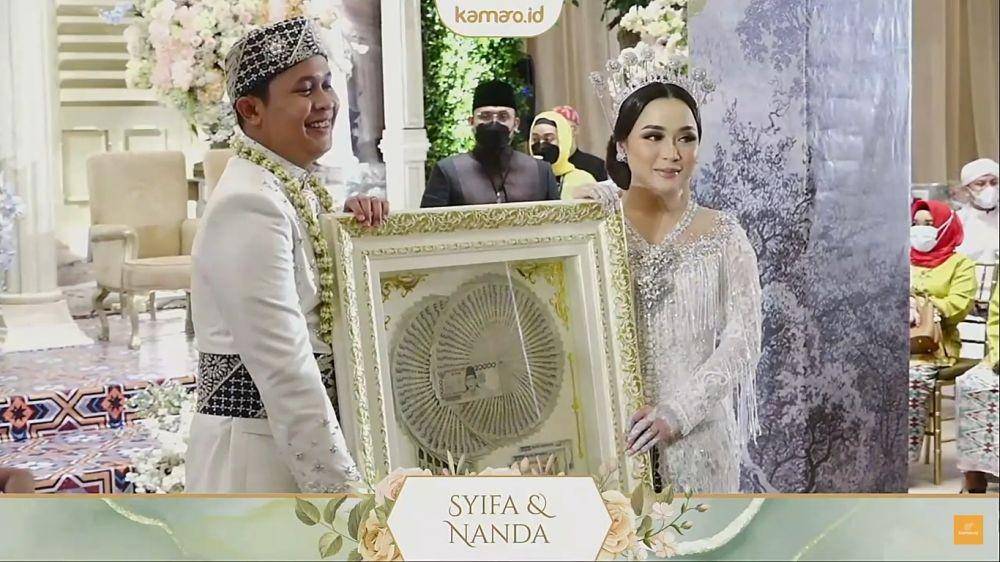 Akad nikah Syifa, adik Ayu Ting Ting dan Nanda. (YouTube.com/Kamaro id)
