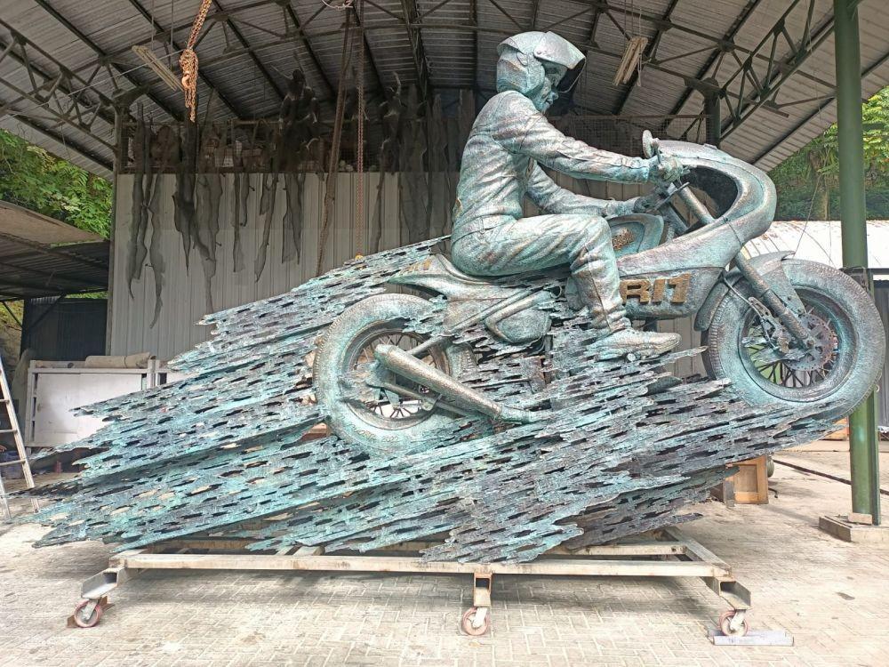 Patung Jokowi Naik Kawasaki Seberat 3 Ton Akan Dipajang di Mandalika