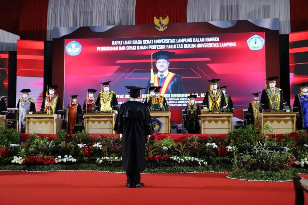 Universitas Lampung (Unila) memberi gelar profesor kepada Kapolda Banten Irjen Pol Dr. Rudy Heriyanto Adi Nugroho. (Dok. Unila).