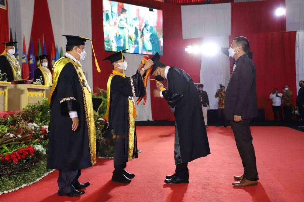 Universitas Lampung (Unila) memberi gelar profesor kepada Kapolda Banten Irjen Pol Dr. Rudy Heriyanto Adi Nugroho. (Dok. Unila).