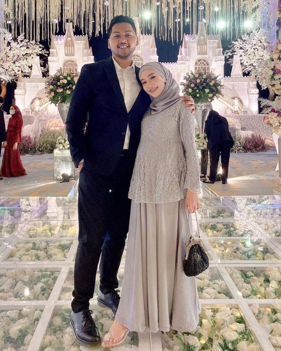 OOTD kondangan couple. (instagram.com/sin.sr)