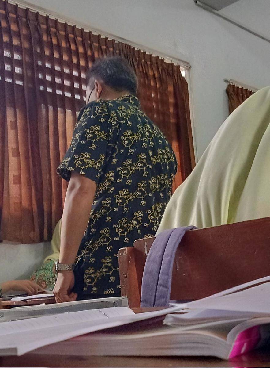 seragam guru IPA lucu (twitter.com/aleyyippie)
