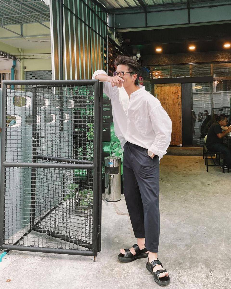 outfit dengan gaya french tuck ala Alek Teeradetch (instagram.com/lekteeradetch)
