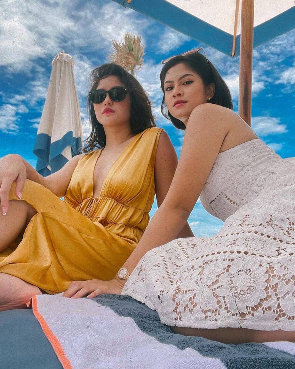 Potret Hana Saraswati dan Ochi Rosdiana (instagram.com/hanahaho)