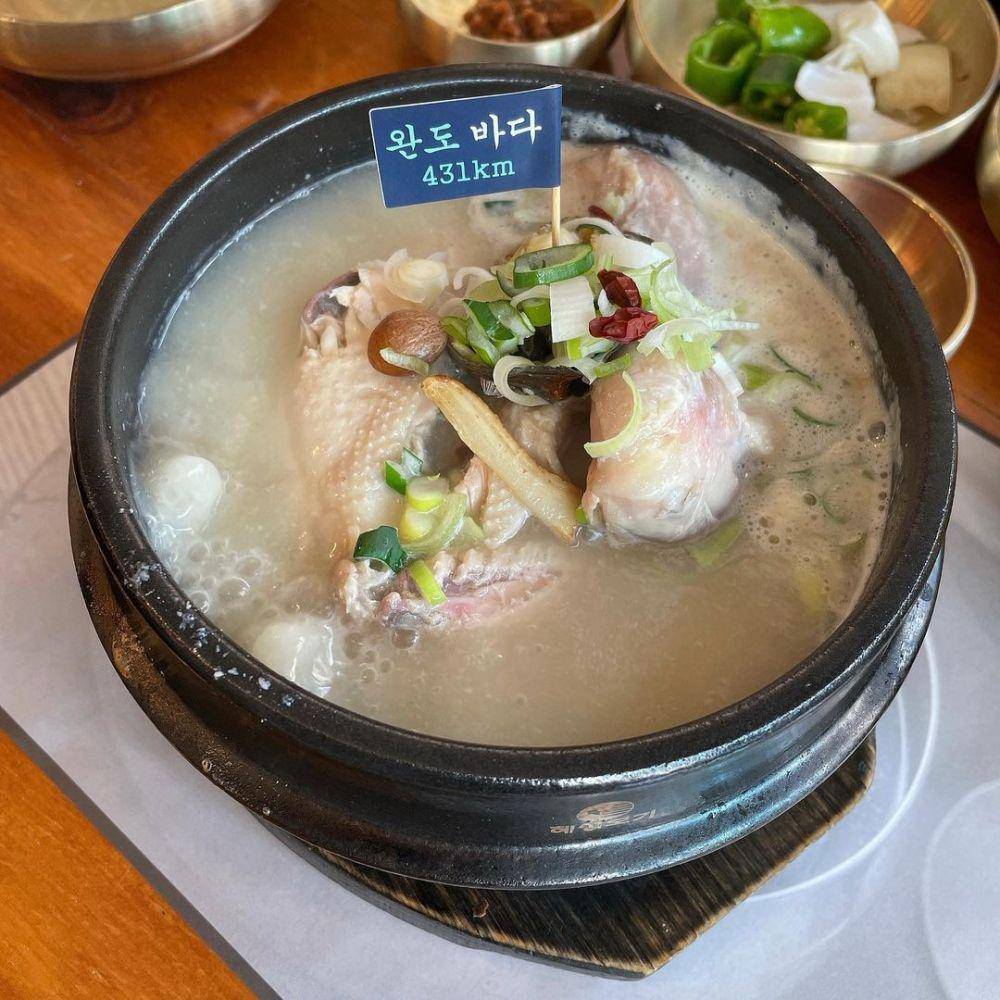 samgyetang (instagram.com/joodesign_0112)