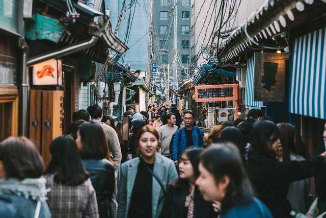 ilustrasi kesibukan di Korsel (unsplash.com/rawkkim)