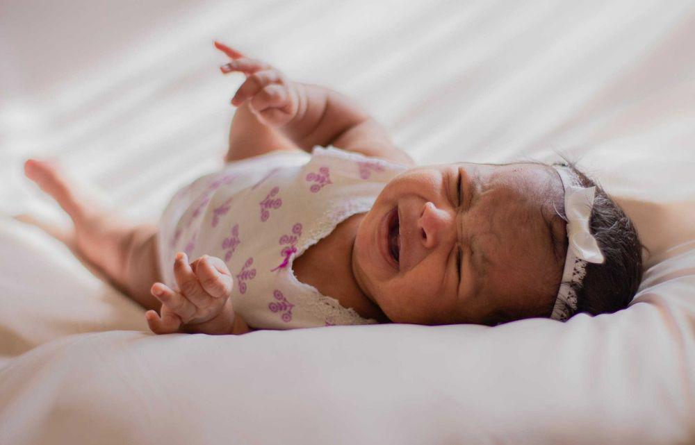 5 Cara Menenangkan Bayi yang Menangis, Harus Sabar!