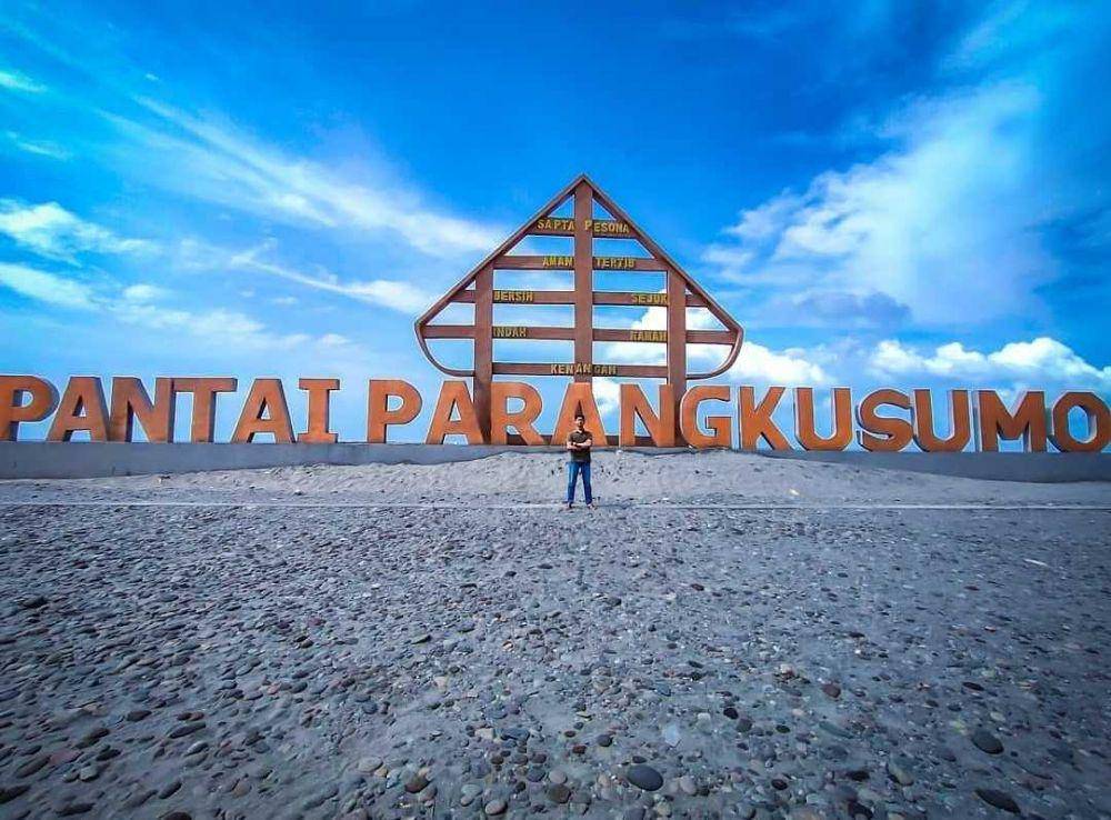 Pantai Parangkusumo (instagram.com/jogjaseni)