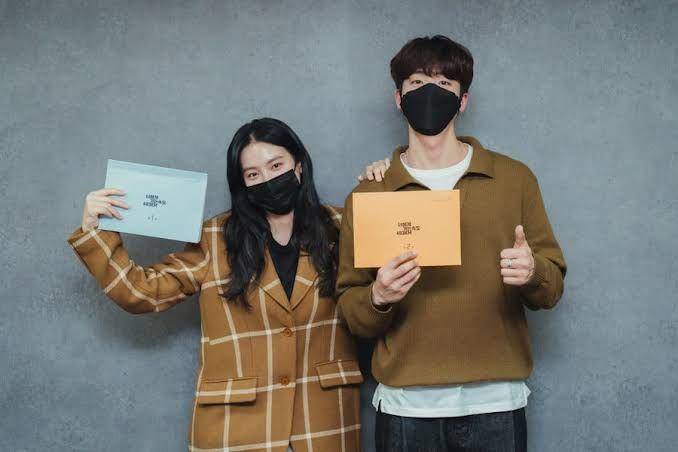 potret pembacaan naskah Going To You at a Speed of 493 km (soompi.com)