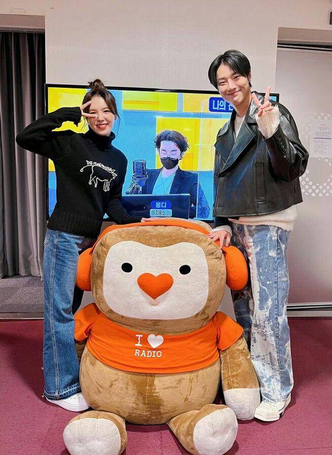 Wendy Red Velvet dan Woodz di SBS Wendy's Youngstreet (instagram.com/sbsyoungstreet)