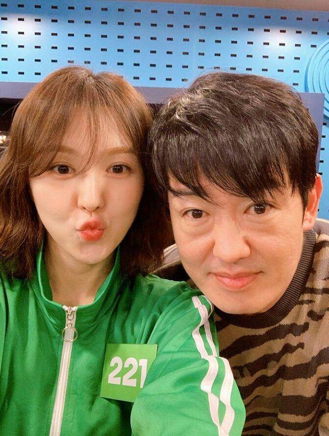 Wendy Red Velvet dan Heo Sung Tae di SBS Wendy's Youngstreet (instagram.com/sbsyoungstreet)