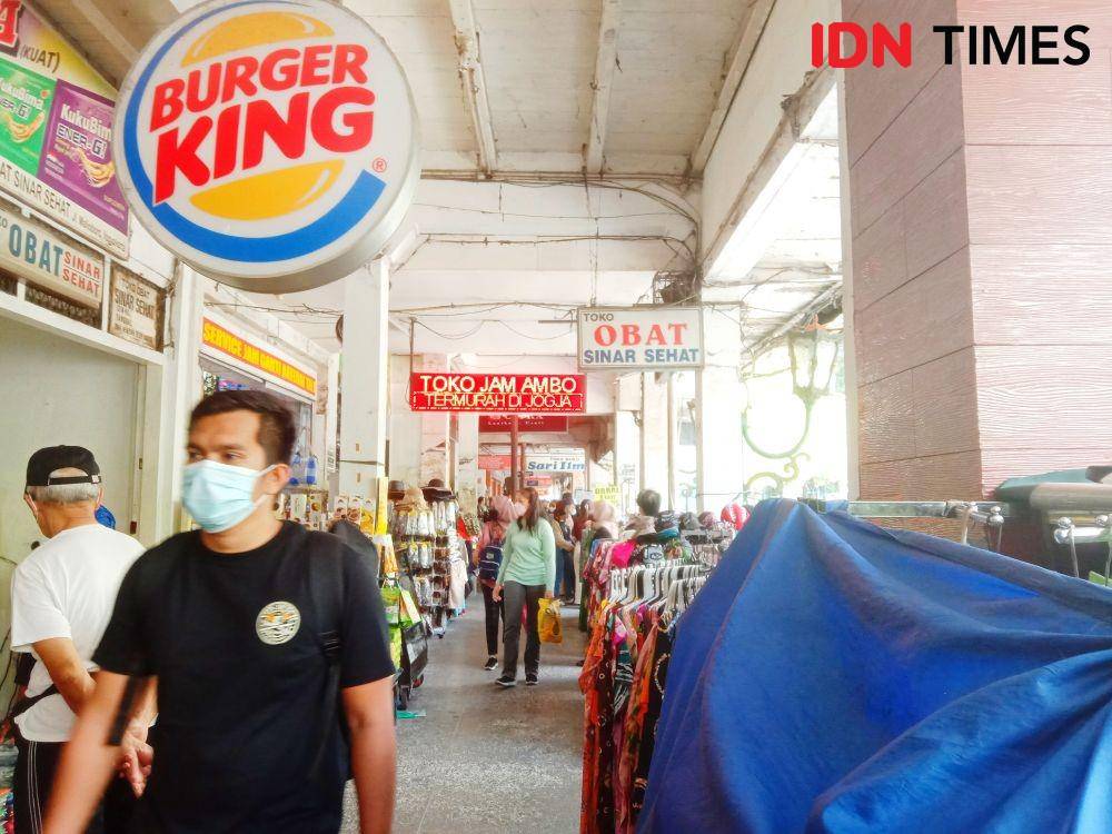 Kondisi Malioboro sebelum relokasi PKL (IDN Times/Dyar Ayu)