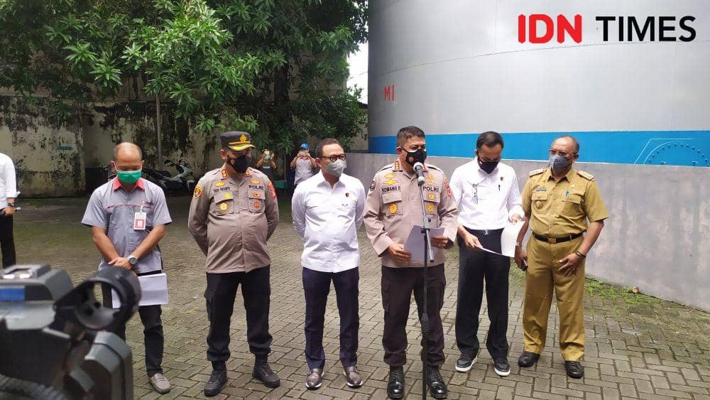 Satgas Pangan Polda Sulsel dan Mabes Polri ungkap penyalahgunaan penyaluran minyak di Makassar. (IDN Times/Sahrul Ramadan)