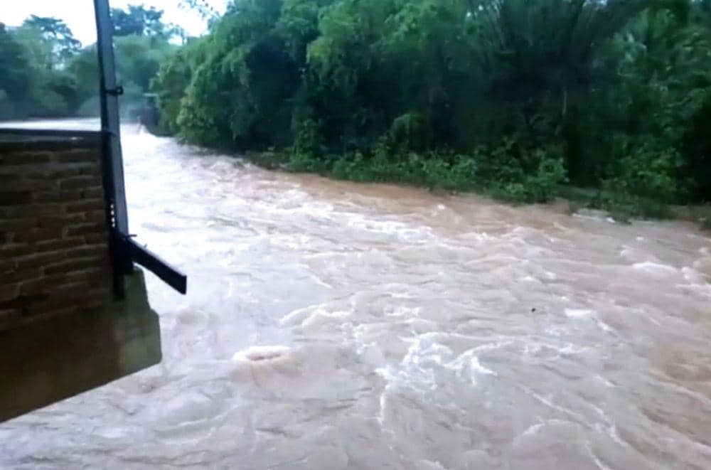Banjir di Maros, 8 Kecamatan Terendam, Satu Jembatan Rusak