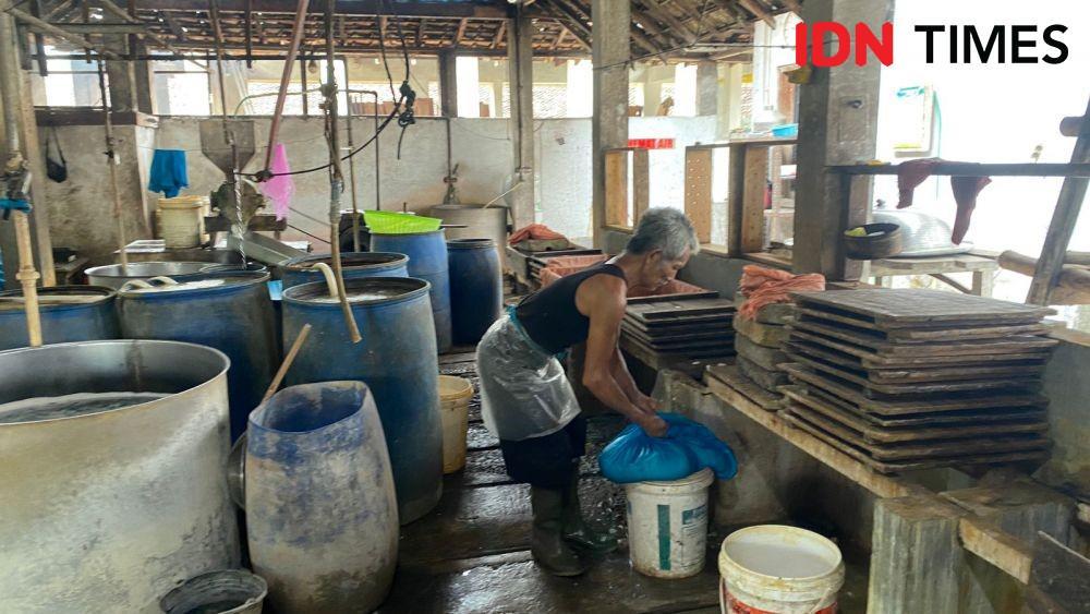 Perajin Tahu Pusing, Harga Kedelai dan Minyak Goreng Naik