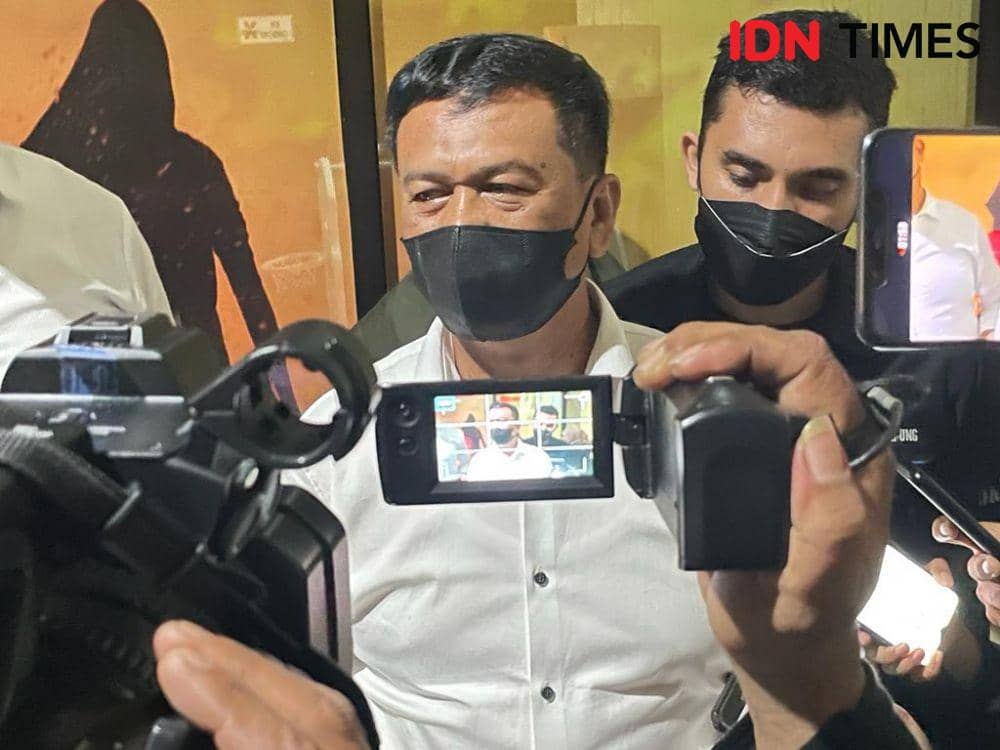 Unit PPA Satreskrim Polresta Bandar Lampung menangkap seorang ibu rumah tangga usai tega menganiaya anak kandungnya. (IDN Times/Tama Yudha Wiguna)