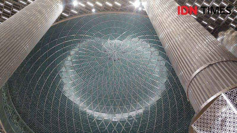 Atap Masjid Istiqlal (IDN Times/Rochmanudin)