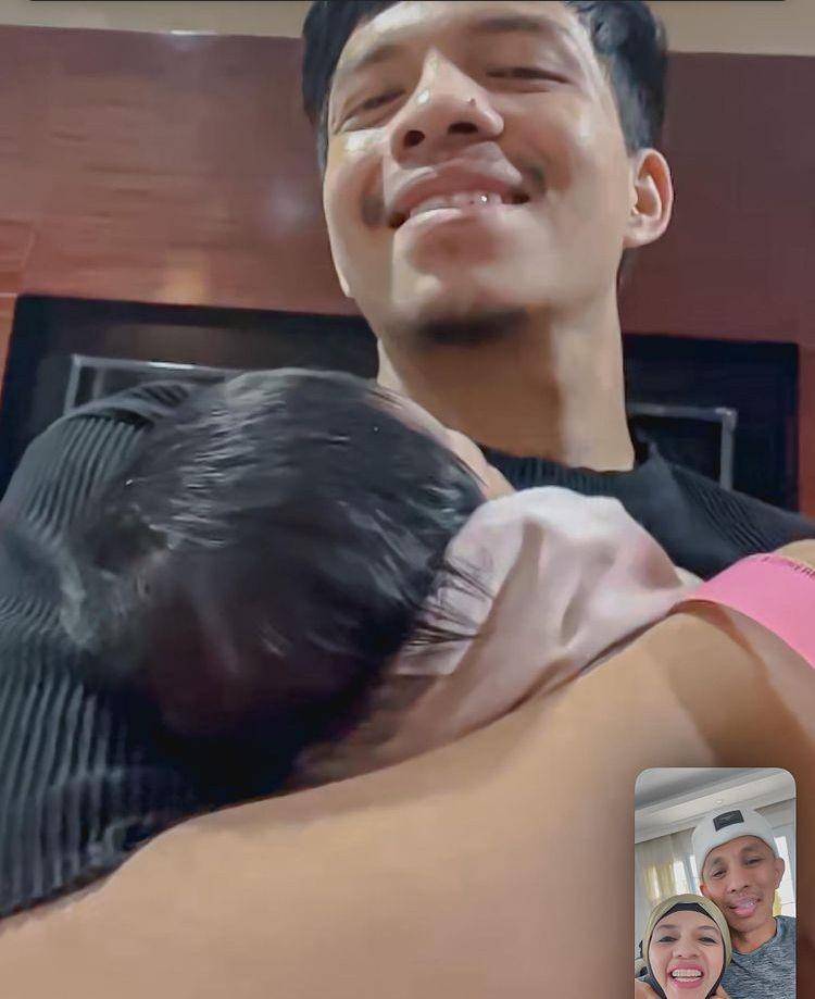 Atta gendong bayi (Instagram.com/Genifaruk)