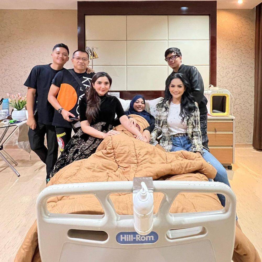 Krisdayanti (instagram.com/krisdayantilemos)