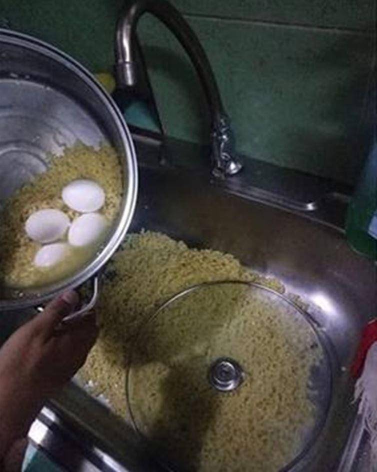 momen apes masak (instagram.com/humorsantuy)