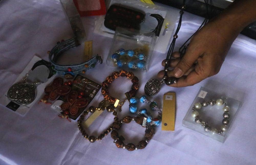 Beberapa produl handmade yang dibuat oleh Setyo Lesmono. IDN Times/Alfi Ramadana