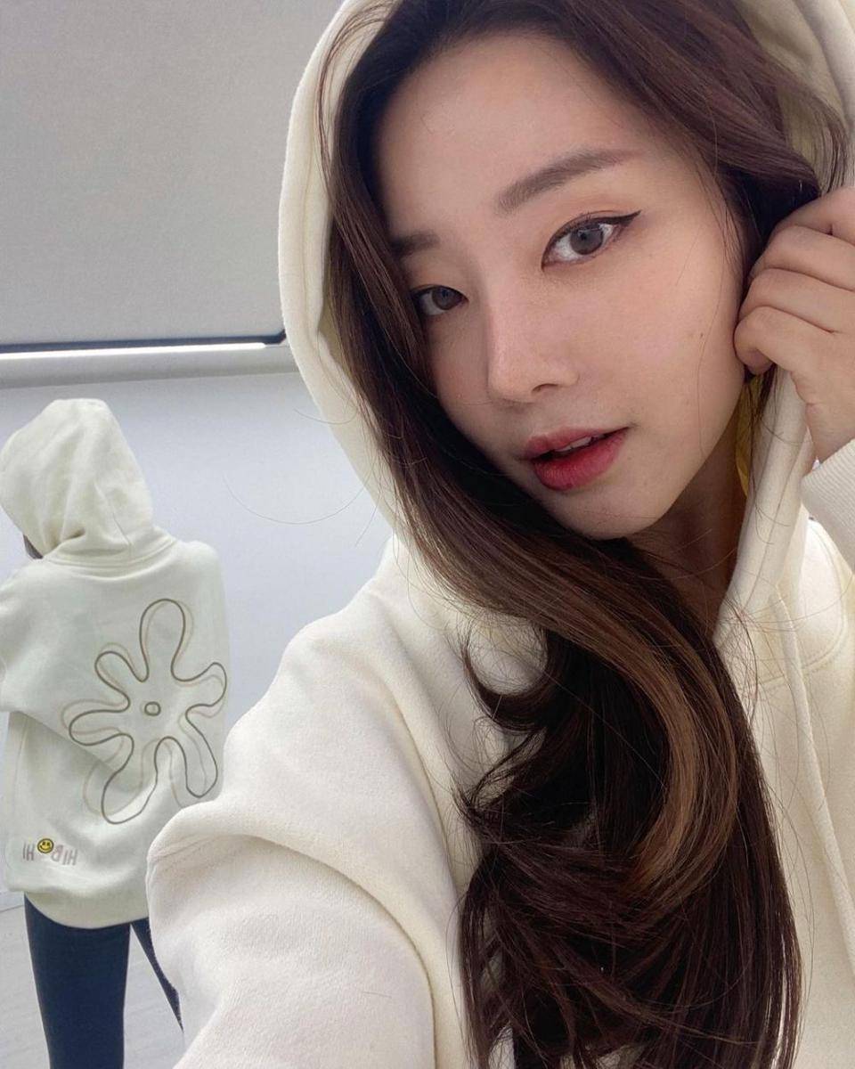 Go Woo Ri (instagram.com/rainbowoori)