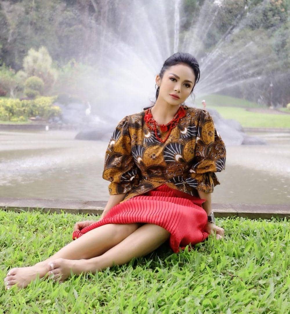 Krisdayanti (instagram.com/krisdayantilemos/)