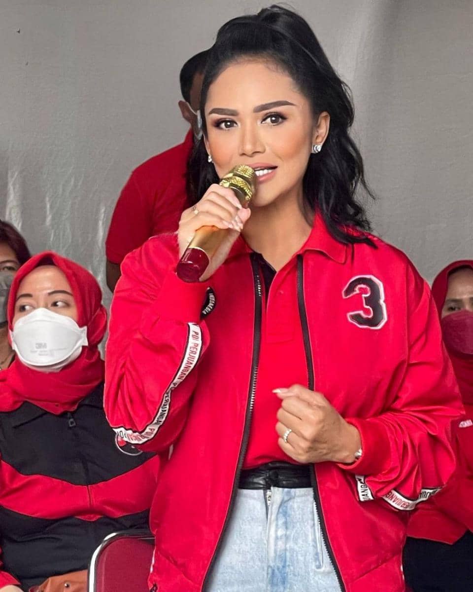 Krisdayanti (instagram.com/krisdayantilemos/)