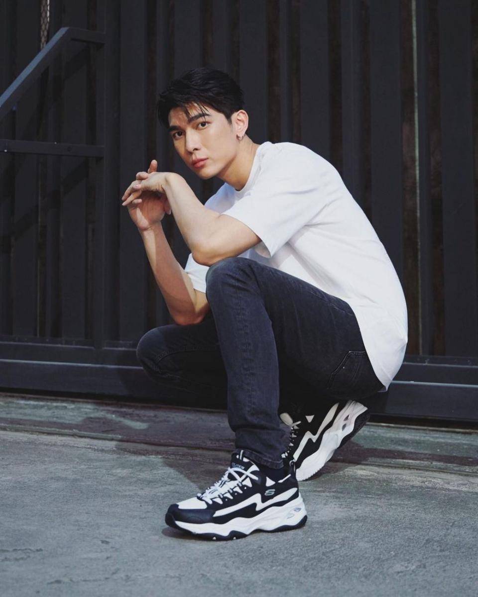 mix and match chunky sneakers ala Mew Suppasit (instagram.com/mewsuppasit)