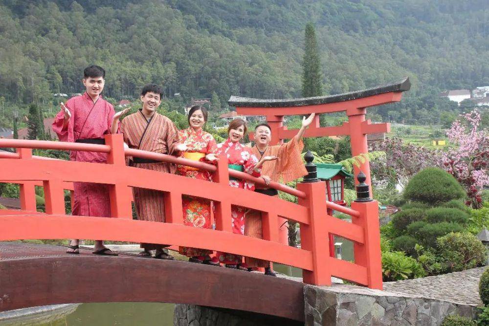 pakaian kimono ala Jepang (instagram.com/sandwichhh__)