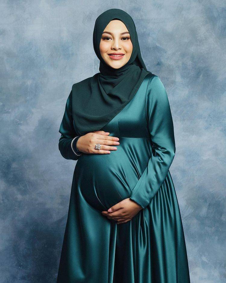 Maternity photo Aurel dan Atta. (Instagram.com/winstongomez)