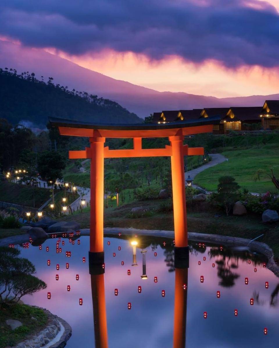 Torii (instagram.com/theonsenresortbatu)