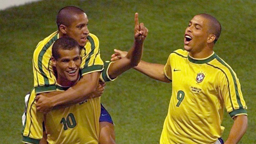 8 Pemenang Ballon d'Or yang Pernah Main Bareng Roberto Carlos