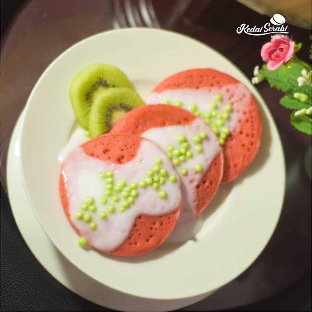 Serabi red velvet (instagram.com/kedaiserabi_mtw)