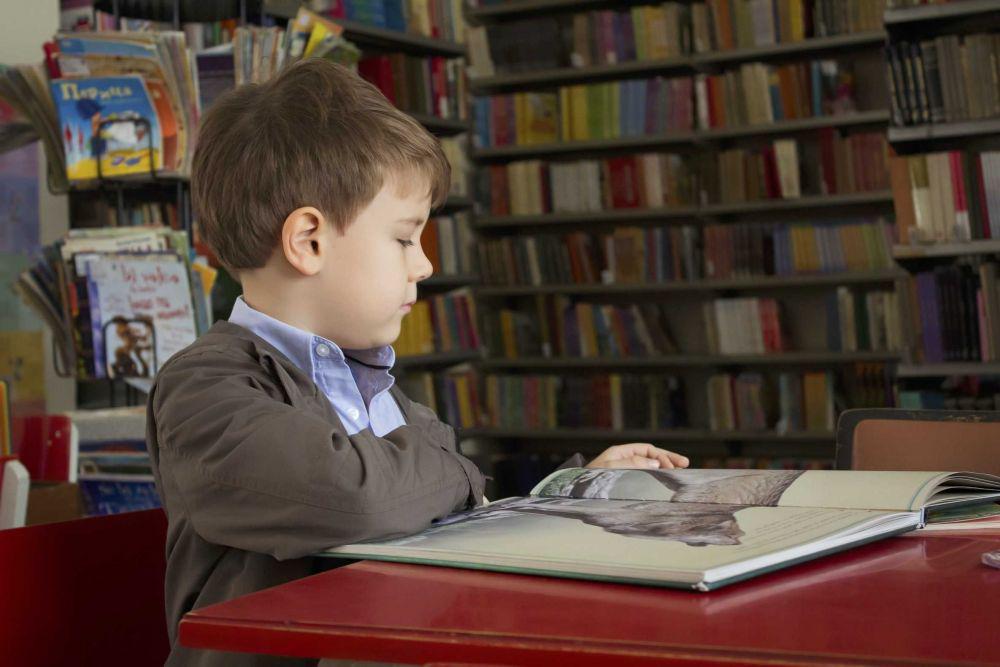 5 Tips Membiasakan Anak untuk Rajin Membaca Sejak Kecil, Efektif!