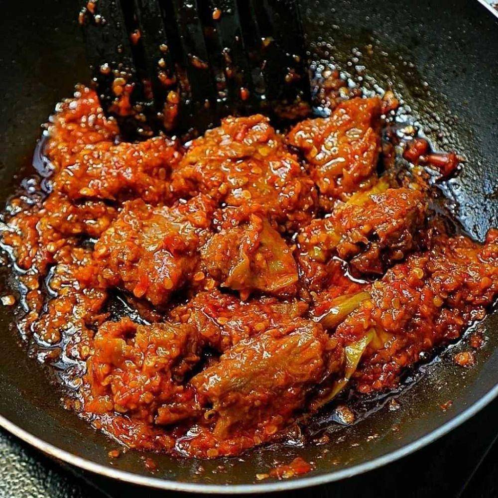 Menumis iga sapi (instagram.com/food_harry_maknyus)