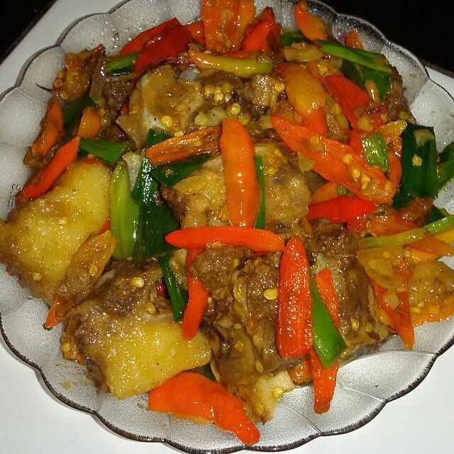 Iga sapi tumis (instagram.com/guniezzt)